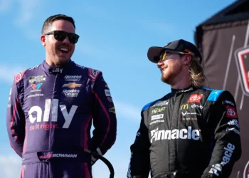 Desperate Alex Bowman Faces Elimination After Frustrating Qualifying Struggle at Bristol!
