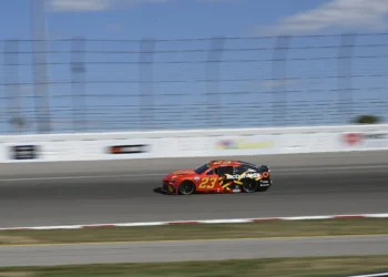 Bubba Wallace’s Shocking Restart Chaos Wrecks Kyle Larson’s Strategy at WWT Raceway!