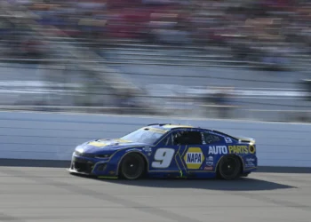 Chase Elliott’s Playoff Dreams Shattered: Devastating Bristol Wreck Leaves Future in Jeopardy!