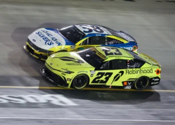 Bubba Wallace Ignites Bristol with Heartfelt « Go Vols! » Shoutout Amidst NASCAR Playoff Drama!