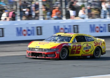Penske’s Tire Catastrophe Strikes Again: Blaney and Logano Face Disaster at NASCAR Kansas Practice