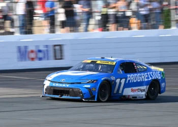 Denny Hamlin’s Urgent Warning to Ty Gibbs: Championship Dreams Hang by a Thread After Loudon Crash!