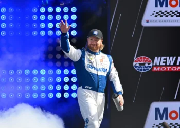 Tyler Reddick Faces Devastating Crisis in 2025 NASCAR Playoffs, Harvick Sounds Alarm!