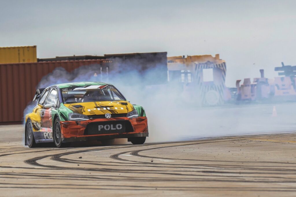VW celebra 50 anos do Polo com vídeo radical que aponta ao futuro
