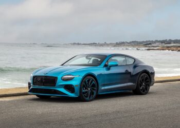 Luxo extremo: Bentley mostra Flying Spur com pintura exclusiva