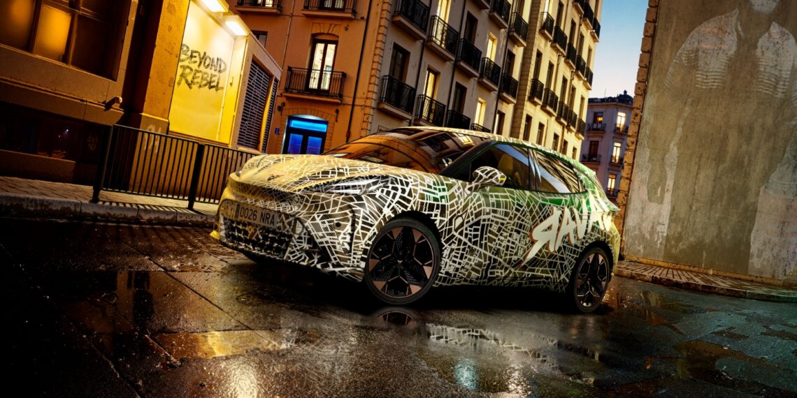 Cupra mostra versão de produção camuflada do Raval