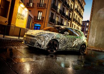 Cupra mostra versão de produção camuflada do Raval