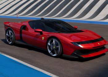 Novo Ferrari 849 Testarossa híbrido plug-in evoca o espírito dos anos 80