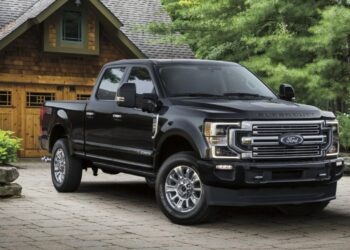 Ford chama às oficinas mais de 115 mil veículos nos EUA