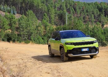 Jeep abre encomendas para o Compass Altitude e anuncia preço