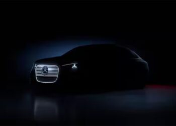 Mercedes revela “teaser” do Classe C elétrico
