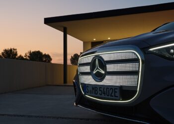 Mercedes apresenta o novo GLC elétrico com mais de 700 km de autonomia