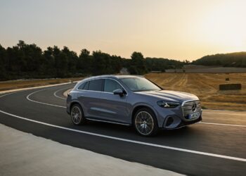 Mercedes apresenta o novo GLC elétrico com mais de 700 km de autonomia