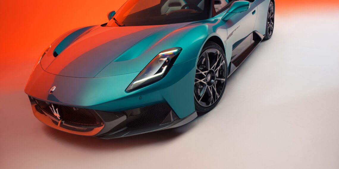 Maserati mostra as duas versões do MCPura no Salão de Turim