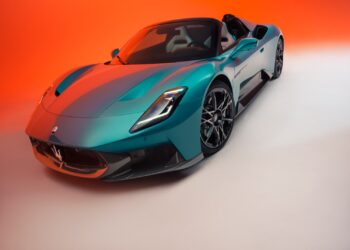 Maserati mostra as duas versões do MCPura no Salão de Turim