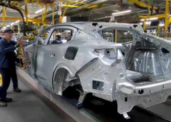 Stellantis anuncia suspensão da produção em segunda fábrica em França