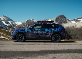 Porsche testa Cayenne elétrico na mítica estrada de Grossglockner