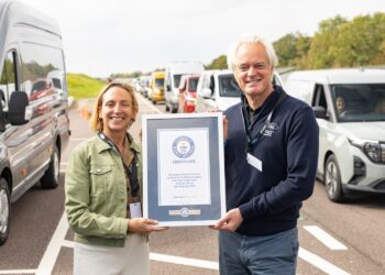 Ford Transit comemora 60 anos e já está no Livro dos Recordes do Guinness