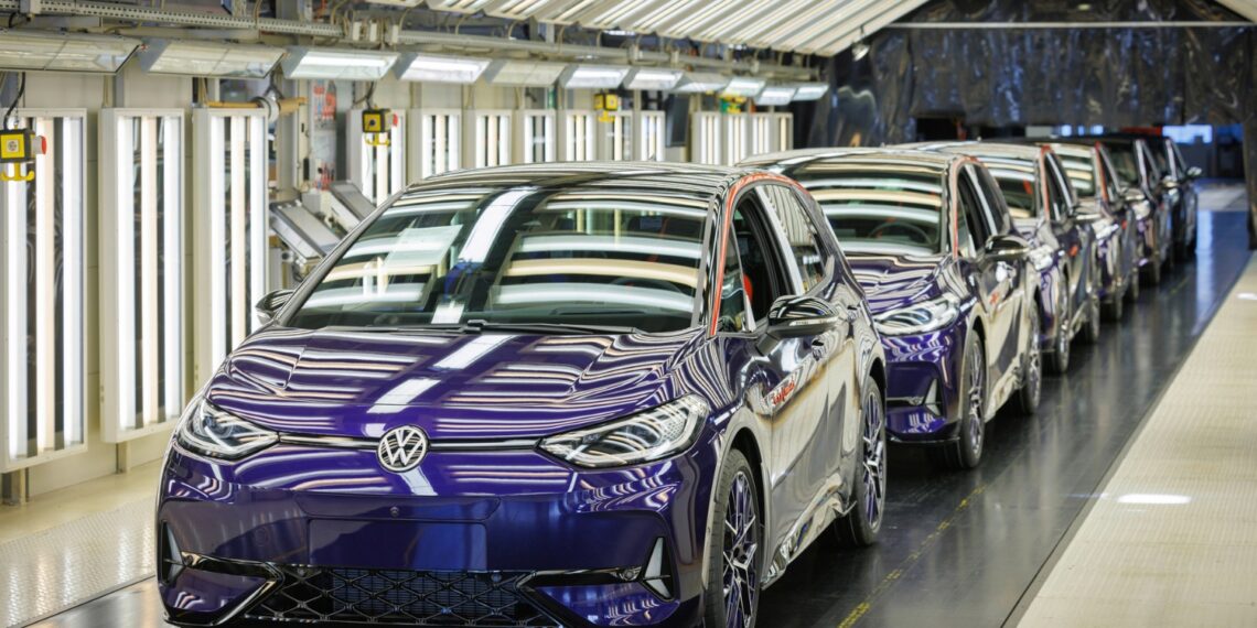 VW inicia produção do ID.3 GTX Fire+Ice que evoca versão especial do Golf