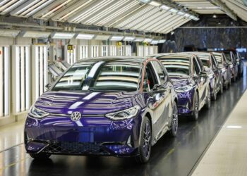 VW inicia produção do ID.3 GTX Fire+Ice que evoca versão especial do Golf