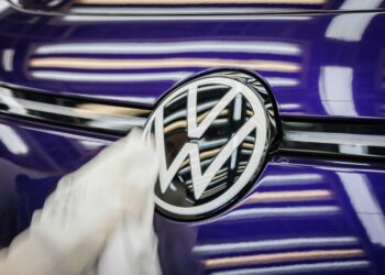 VW inicia produção do ID.3 GTX Fire+Ice que evoca versão especial do Golf