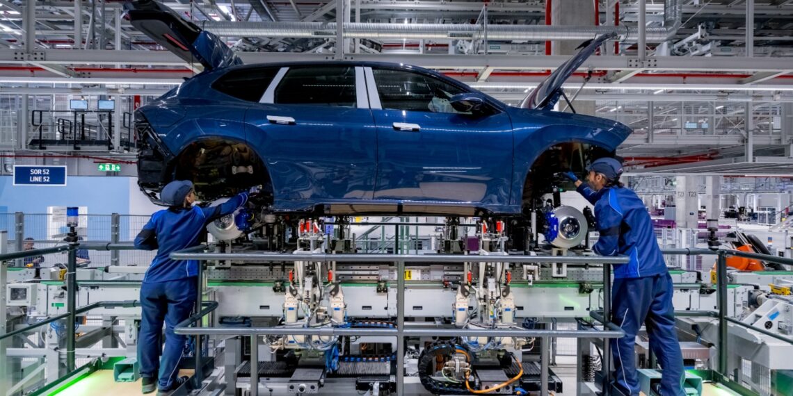 BMW pronta para iniciar a produção do novo iX3 no final de outubro