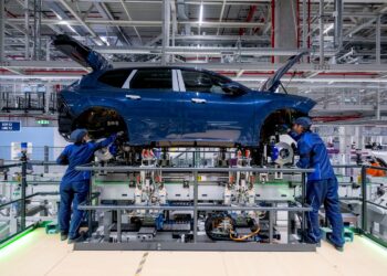 BMW pronta para iniciar a produção do novo iX3 no final de outubro