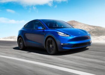 EUA investigam falha dos puxadores das portas de 174 mil unidades do Model Y