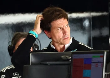 Toto Wolff Reveals Shocking Truth Behind George Russell’s Contract Extension Uncertainty