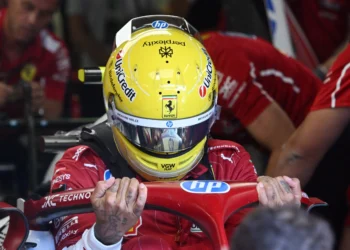 Lewis Hamilton Faces Ferrari’s Podium Nightmare Yet Makes History with 5000 F1 Points!