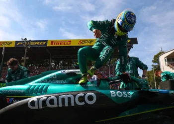 Furious Fernando Alonso Blasts FIA’s Lewis Hamilton Penalty Decision in Fiery Singapore GP Clash!