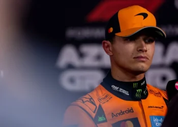 McLaren’s Shocking Favoritism: Is Lando Norris Receiving Unfair Advantage Over Oscar Piastri?