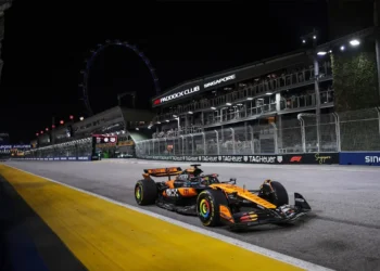 McLaren Showdown: Oscar Piastri’s Fiery Protest Sparks Tension After Singapore GP Chaos!