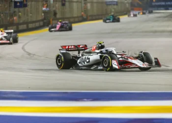Oliver Bearman Shines in Singapore: Dramatic Ninth Place Debut and Points Finish at Marina Bay!