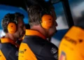 Zak Brown’s Shocking U-Turn: Hülkenberg’s «Amateur Driving» Blamed for McLaren Crash, But Was He Wrong?