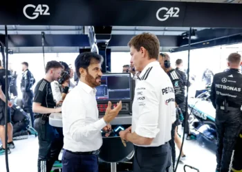 Toto Wolff Unleashes Fury: Mercedes Boss Slams ‚Fake‘ F1 Championship Drama in Netflix Series