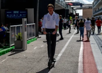 Toto Wolff Slams Abu Dhabi ’21: Race Director’s Lunacy Shatters Hamilton’s Legendary Title Dreams!