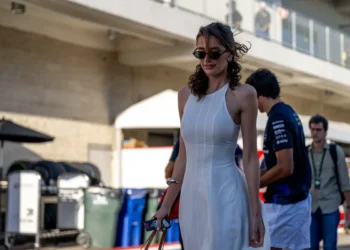 F1 Showdown: Sainz Slams TV Coverage for Ignoring Race Action in Favor of Girlfriend Reactions!