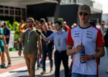 Oliver Bearman Slams Yuki Tsunoda’s Reckless Driving: « A Dangerous Disgrace in F1 US GP »