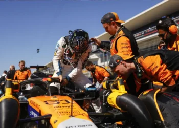 Oscar Piastri Faces Intense Pressure in F1 Title Chase as Wobble Sparks Downward Spiral Warning