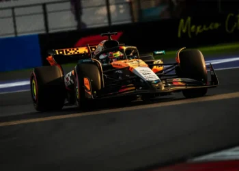 McLaren Faces 2007 Déjà Vu: High-Stakes Title Battle between Norris, Piastri, and Verstappen!