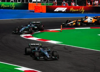 George Russell Slams “Lawnmower Racing” as F1 Chaos Erupts at Mexico GP Start!