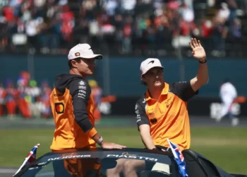 Norris and Piastri Battle for F1 Glory: Tension Rises as Title Lead Swings in Mexico!