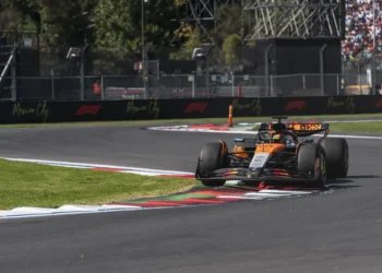 Lando Norris Shatters Records to Claim F1 Title Lead as Oscar Piastri Faces Urgent Crisis