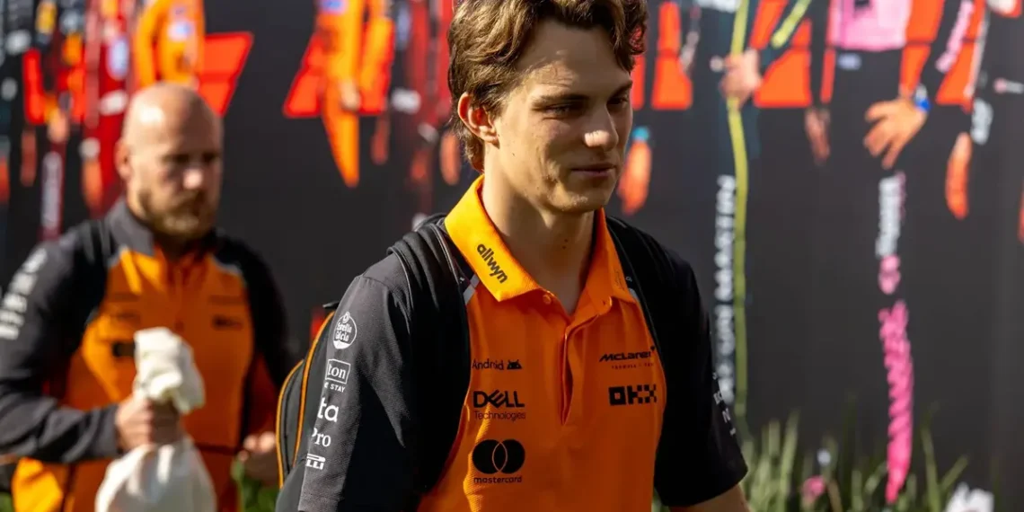 Oscar Piastri Struggles with ‚Unnatural‘ Driving Style in Thrilling F1 Mexico GP Showdown