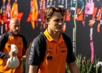 Oscar Piastri Struggles with ‘Unnatural’ Driving Style in Thrilling F1 Mexico GP Showdown