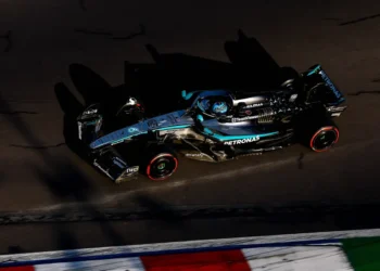 George Russell Unveils Game-Changing Mercedes Contract Clause to Outsmart Max Verstappen’s Threat!