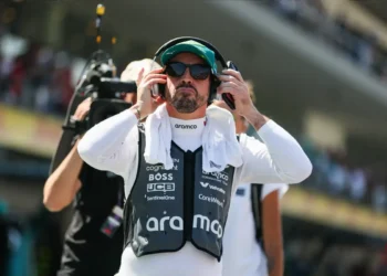 Alonso’s Hilarious Dig at F1 Rivals: „Can I Cut Corners Like They Do?“