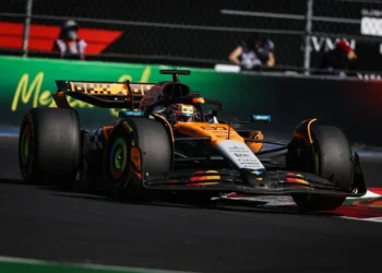 Piastri Battles Conspiracy Theories: McLaren’s Shocking Favoritism Sparks Championship Showdown!