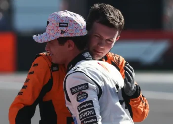 Lando Norris Shocks F1 World by Abandoning Crucial Cockpit Feature for Ultimate Performance!